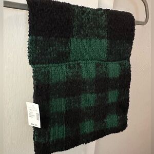 Maurices green & black buffalo plaid infinity scarf NWT